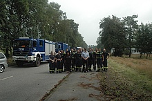 Gruppenfoto der Einsatzkräfte des THW Bochum bei den Aufbauarbeiten in Mönchengladbach